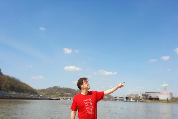 Man pointing from Ohio River to Pittsburgh's highpoint