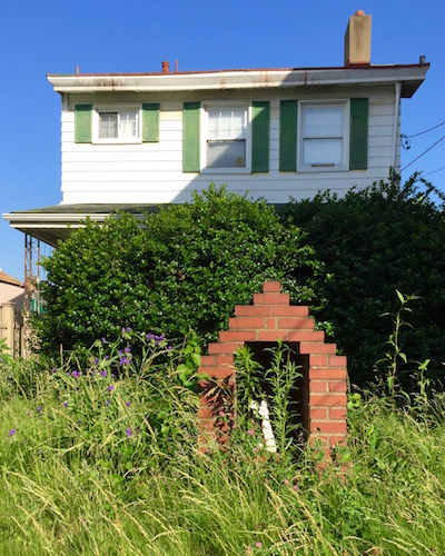 former Mary housing, now containing angel statuette, Pittsburgh, PA