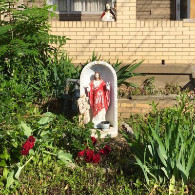 Jesus statue in front yard, Pittsburgh, PA