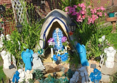 front yard Mary with angel statuettes, Pittsburgh, PA