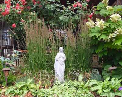 Front yard Mary statue, Pittsburgh, PA