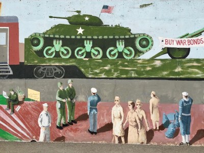 mural of army tank on train car with soldiers, sailors, and WACs on train station platform, Tarentum, PA