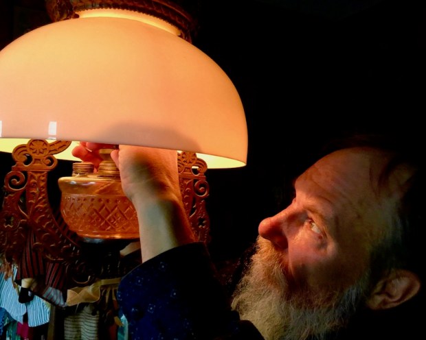 icon painter Simeon Larivonovoff lighting oil lamp