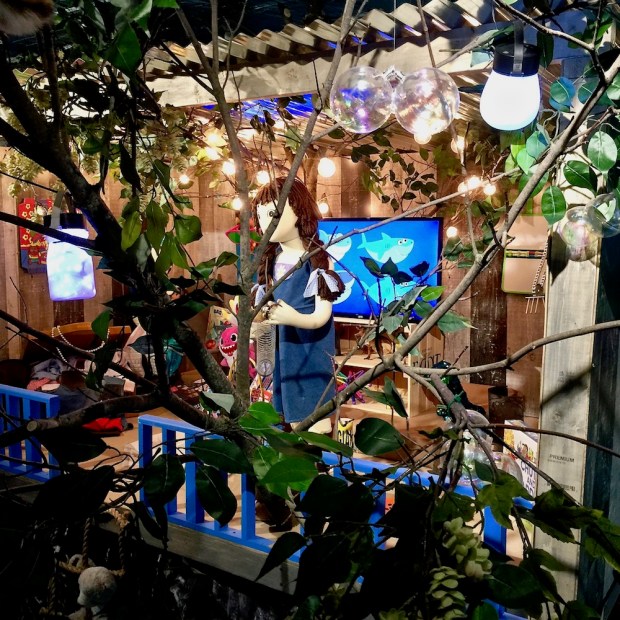 elaborate diorama of child in treehouse at Kraynak's Easter Bunny Lane, Hermitage, PA