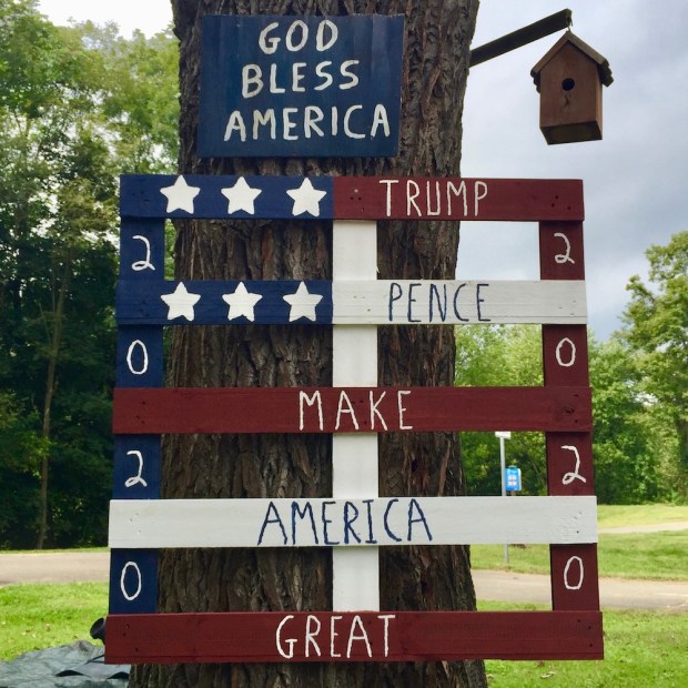 shipping pallet painted like an American flag