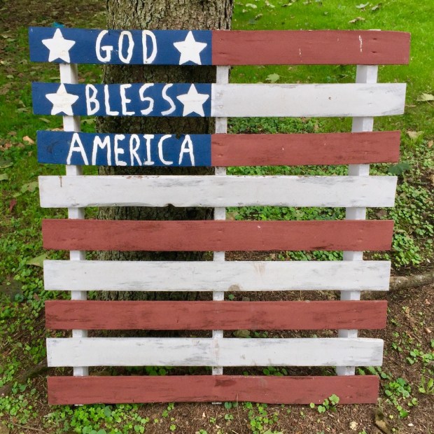 shipping pallet painted like an American flag