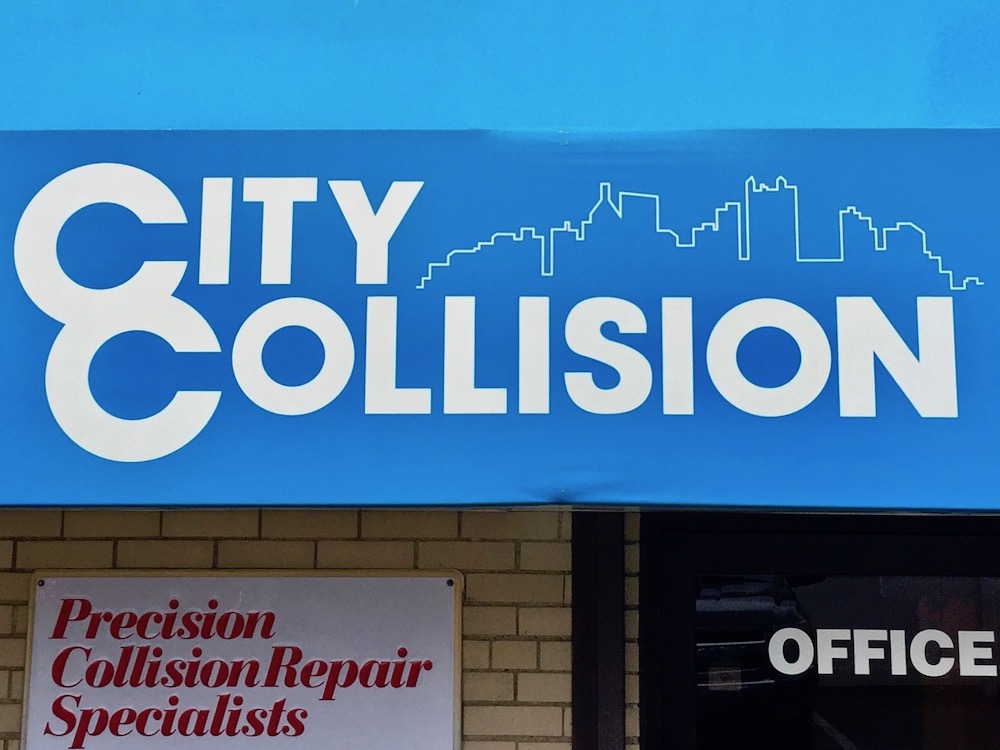 logo for City Collision featuring outline of the Pittsburgh skyline