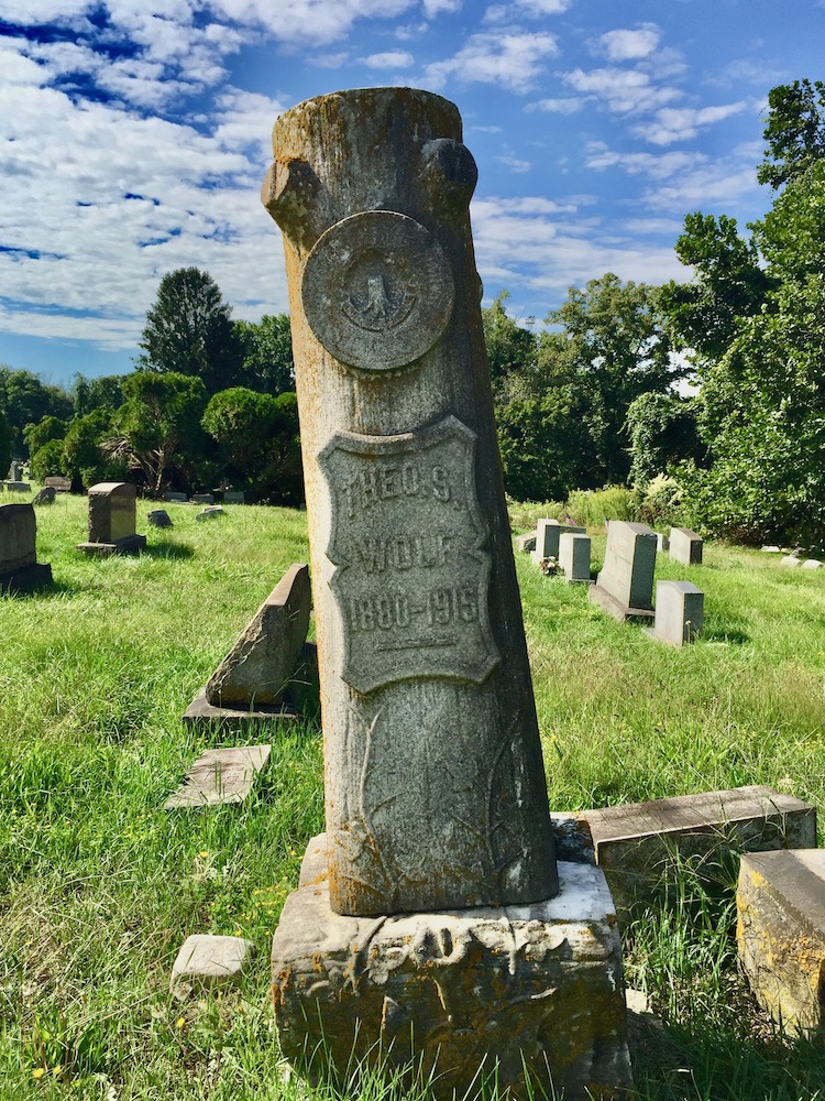 grave marker with seal of the Woodmen of the World, Richland Cemetery, Dravosburg, PA