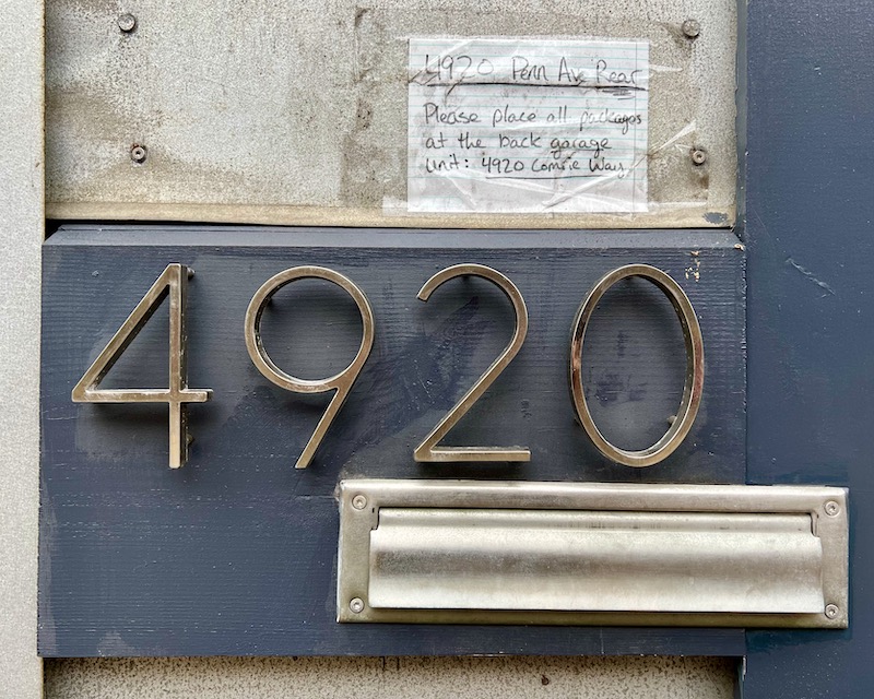 hand-written instructions for package delivery taped to front door of house