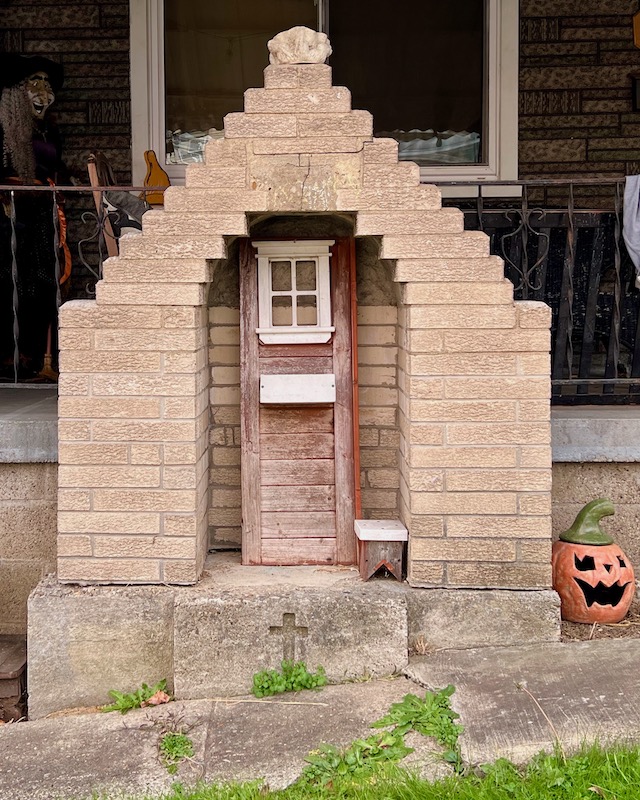 brick structure used to house statue of Mary with statue removed