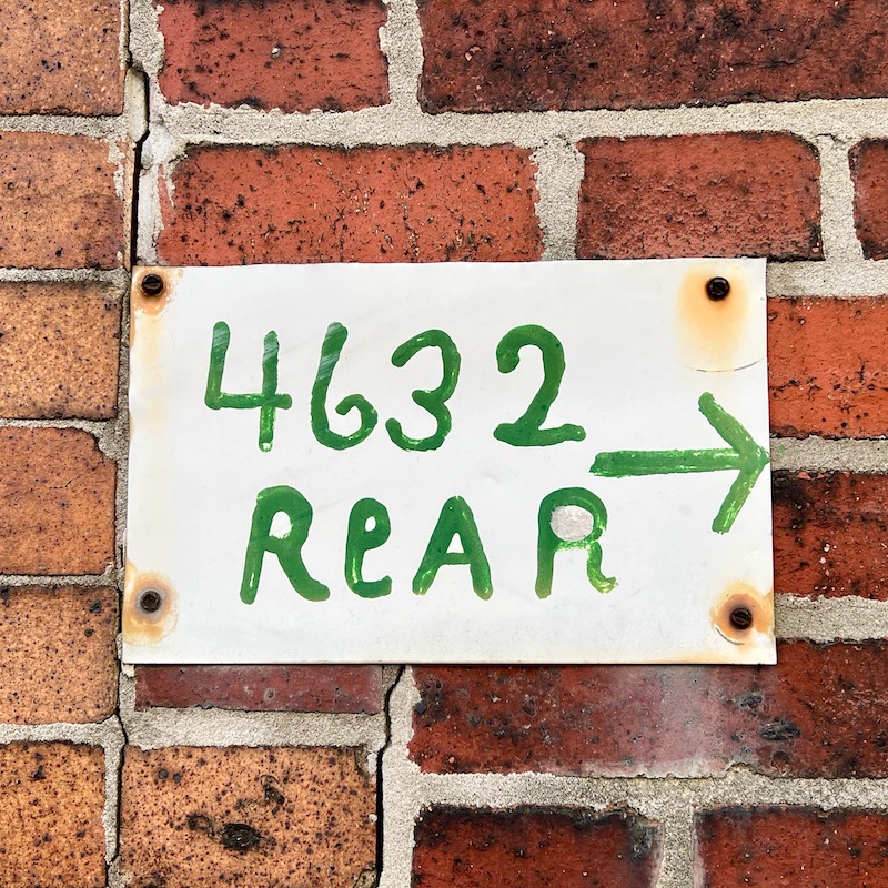 hand-painted address marker for rear appartment