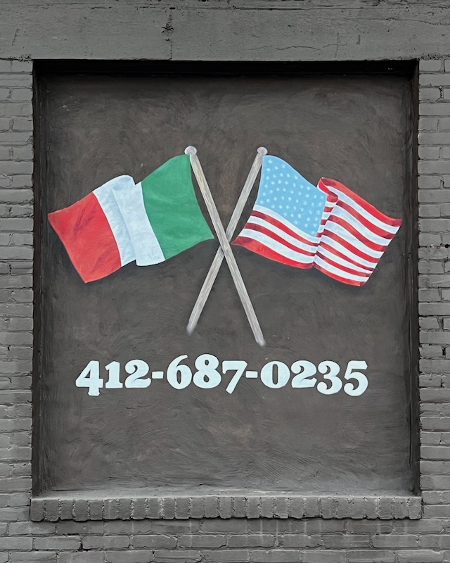 mural of Italian and American flags