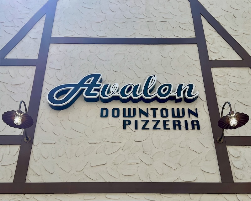 facade and signage for Avalon Downtown Pizzeria in Youngstown, Ohio