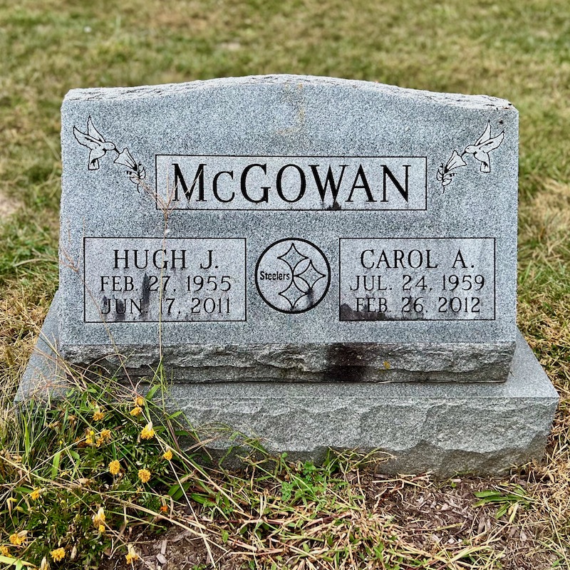 grave marker with emblem of the Pittsburgh Steelers